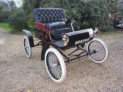 Oldsmobile-Runabout-Curved-Dash-Olds-footboard-song-1904.jpg