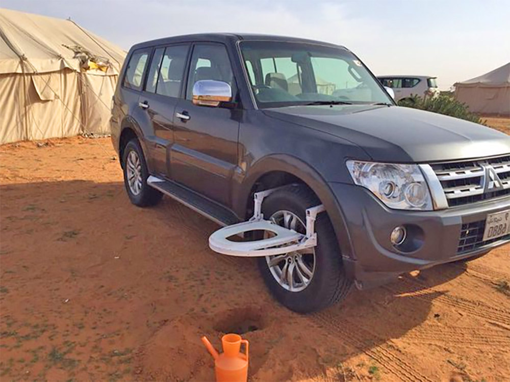 this-portable-toilet-attaches-right-to-your-car-tire-for-pooping-on-the-go-5884.jpg